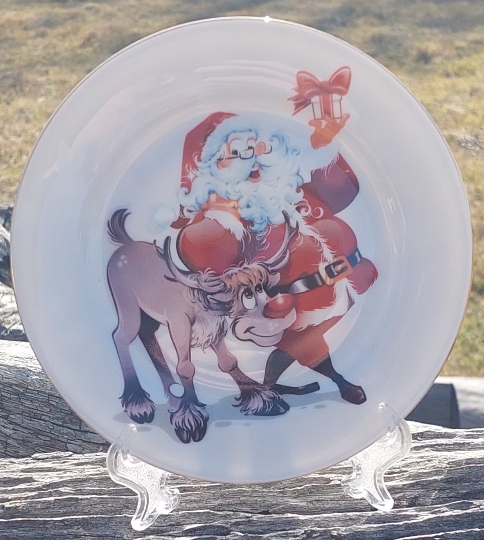 Santa and Reindeer 6inch Display plate (Custom) Santa and Reindeer 6inch Display plate (Custom)