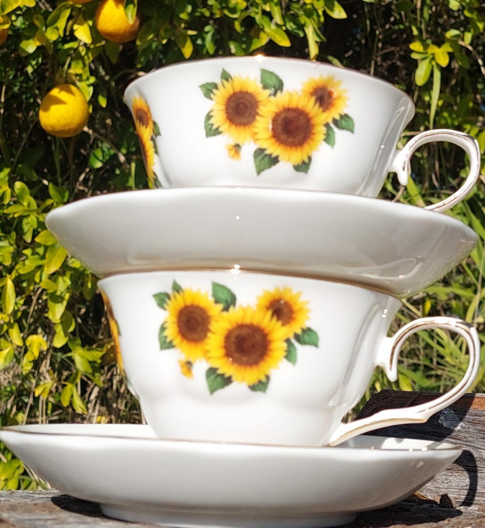Sunflower 2 Cup & Saucer Set (Custom) Sunflower 2 Cup & Saucer Set (Custom)