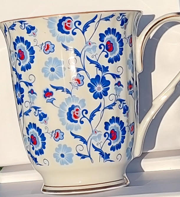 Sunshine Blue Sprays Chintz Beaker Sunshine Blue Sprays Chintz Beaker
