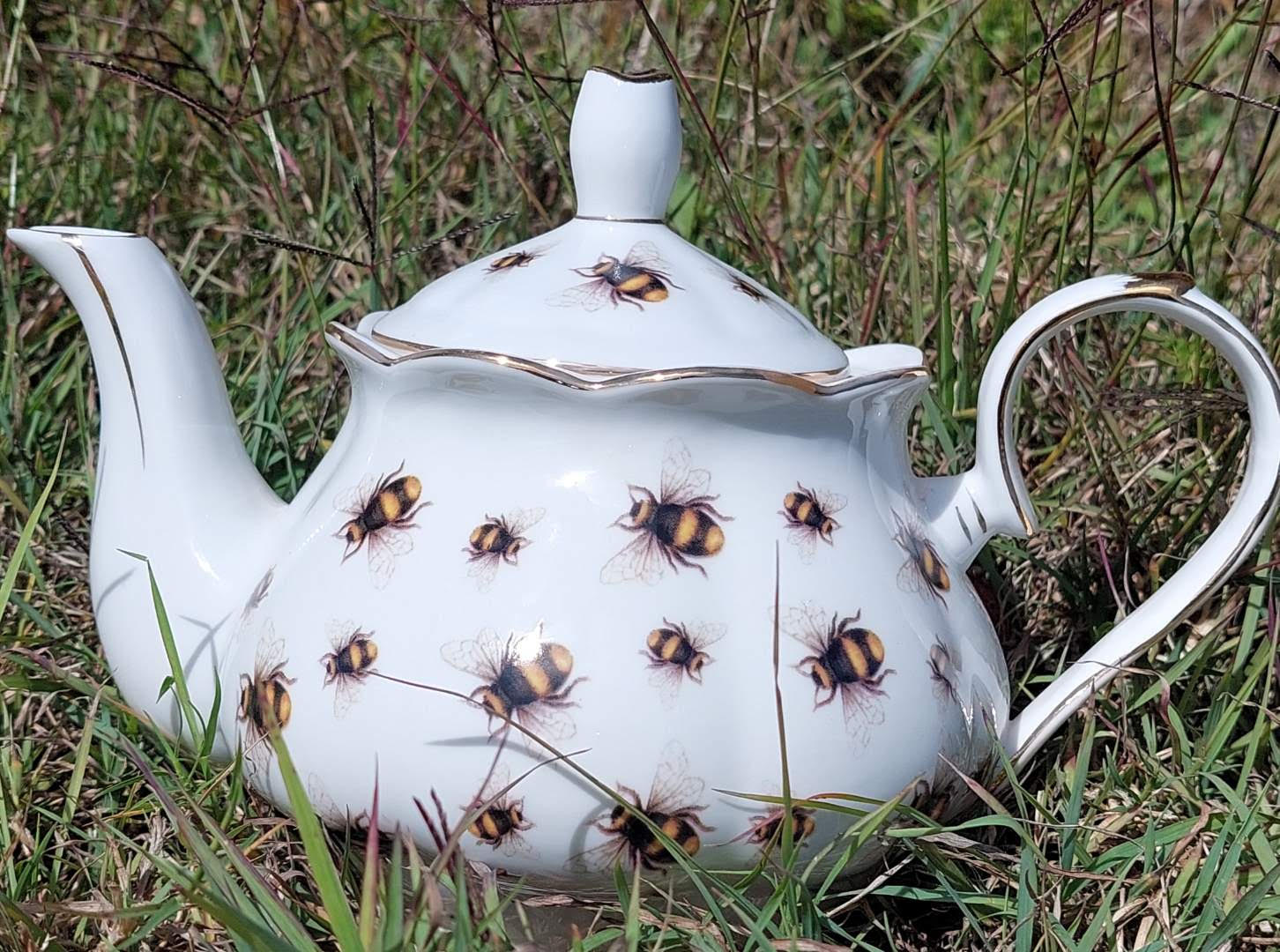 Bees 4 Cup Teapot (Custom) Bees 4 Cup Teapot (Custom)