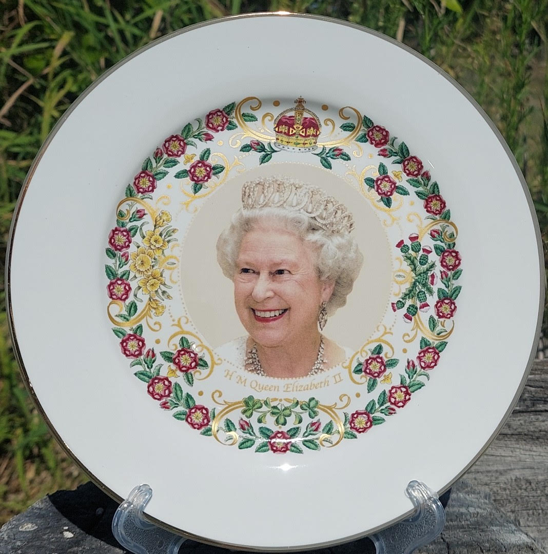 Queen Platinum Jubilee 2022 Display Plate Queen Platinum Jubilee 2022 Display Plate